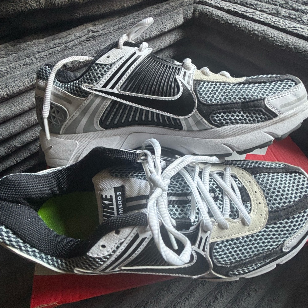 Nike Black, Gray & White Men's Athletic Sneakers - Picture 4 of 6